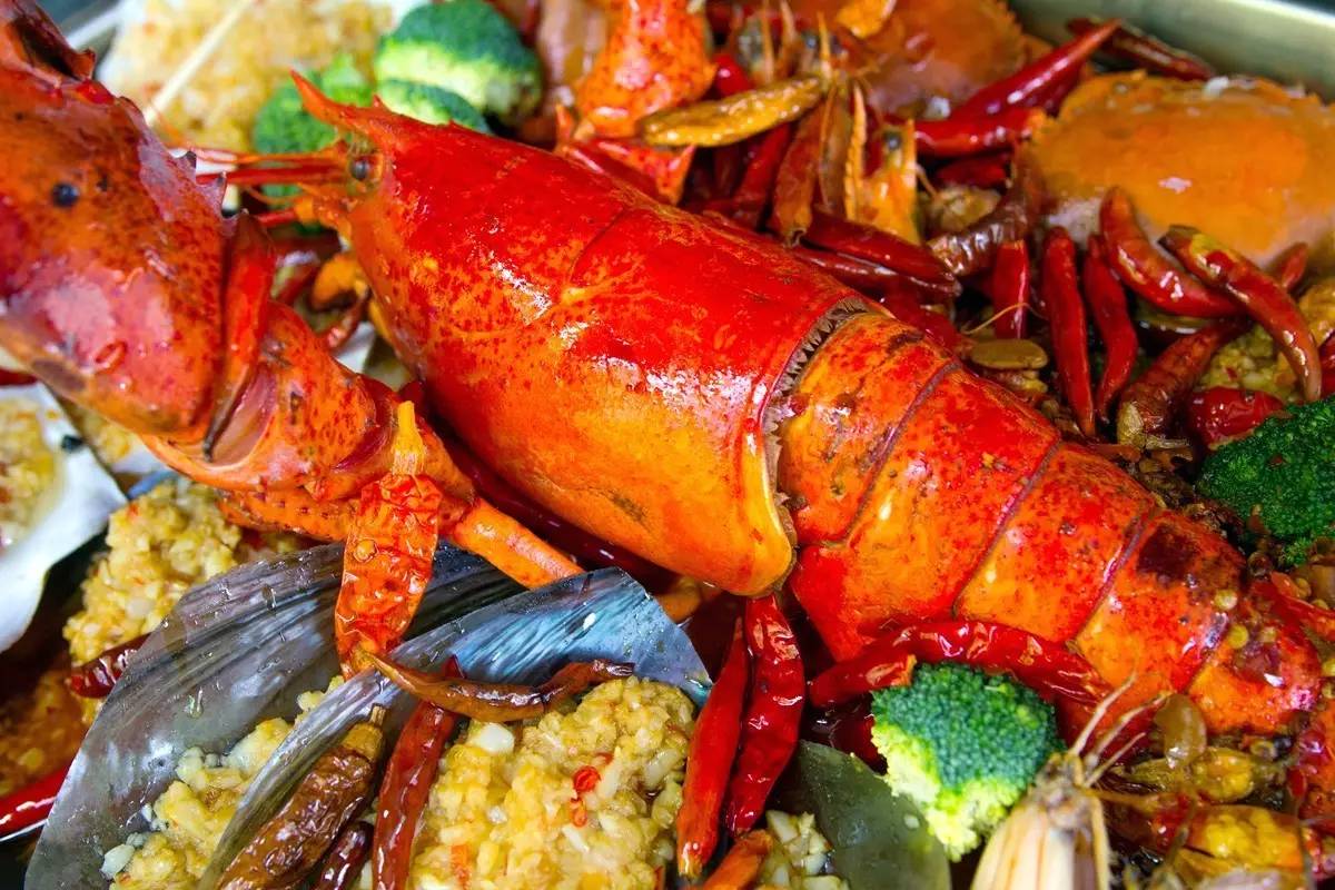 宵夜最能聯(lián)絡(luò)感情的，是這條巨型霸氣海鮮航母！